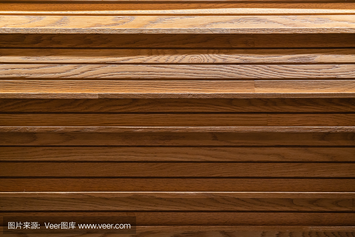 木板的棕色纹理背景与轻梯度从上面。